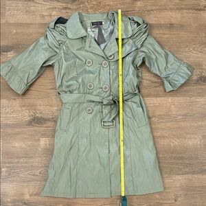 NWT Water resistant Olive Green Trench Coat Size Large - runs small